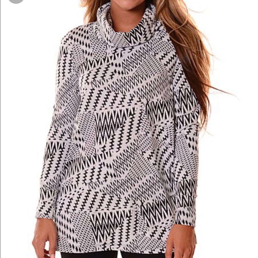 Lbisse Black & White Zigzag Cowl Neck Tunic Large